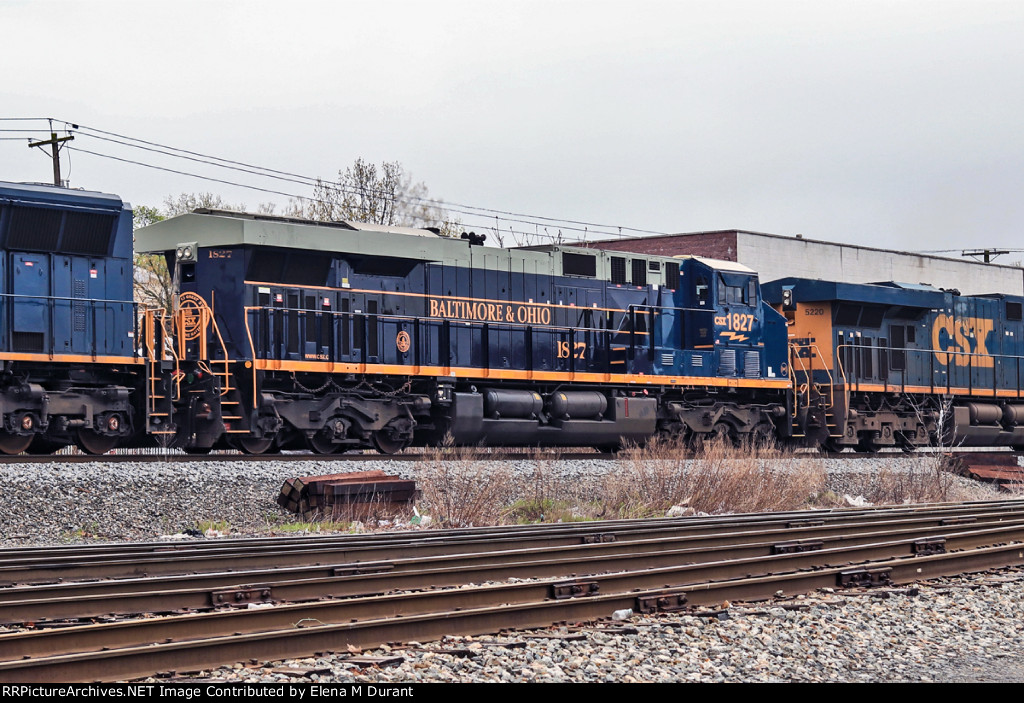 CSX 1827 on M-410